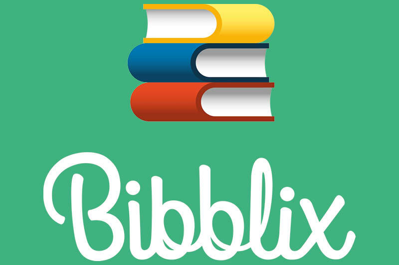 Logotyp: namnet Bibblix i vit text mot gr&ouml;n bakgrund och en h&ouml;g med b&ouml;cker i r&ouml;tt, bl&aring;tt pch gult